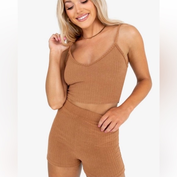 Kittenish Set Angelica Terry Cloth Shorts and Top - Picture 14 of 15